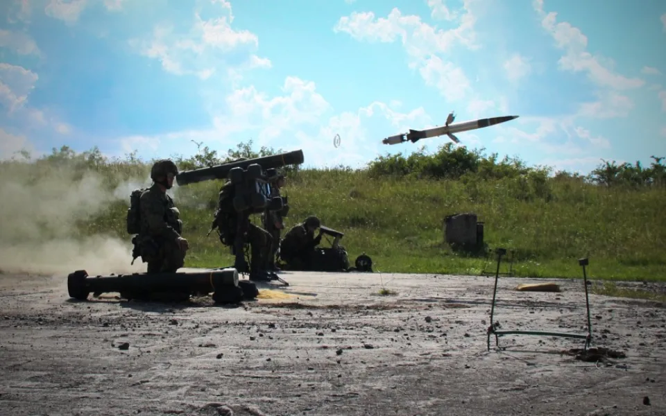 Střelba z protiletadlového raketového kompletu RBS-70.