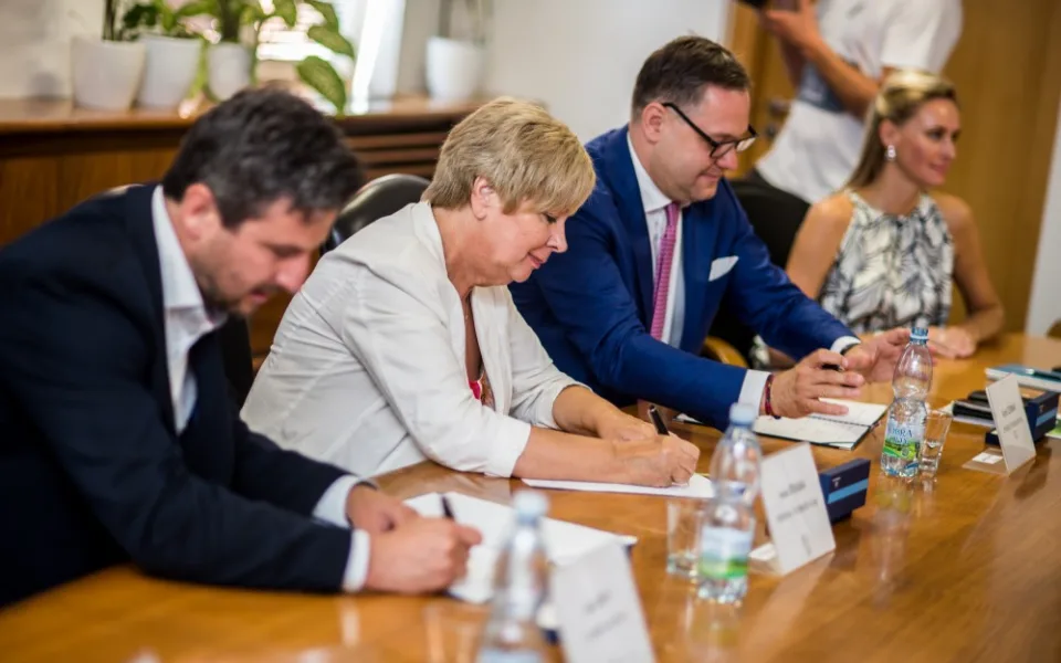 Podpis memoranda mezi společností ČEZ ESCO a Jihočeským krajem.