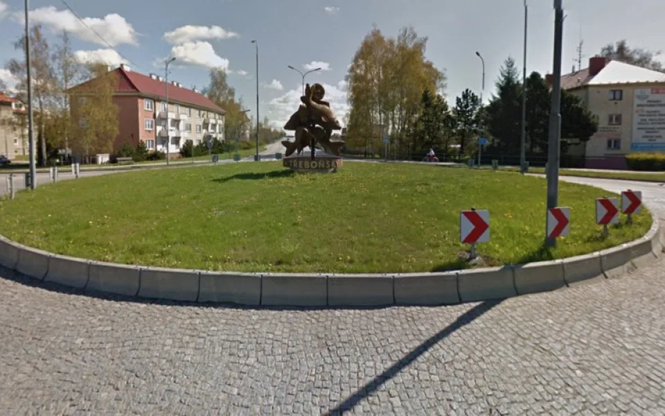Kruhový objezd v Třeboni