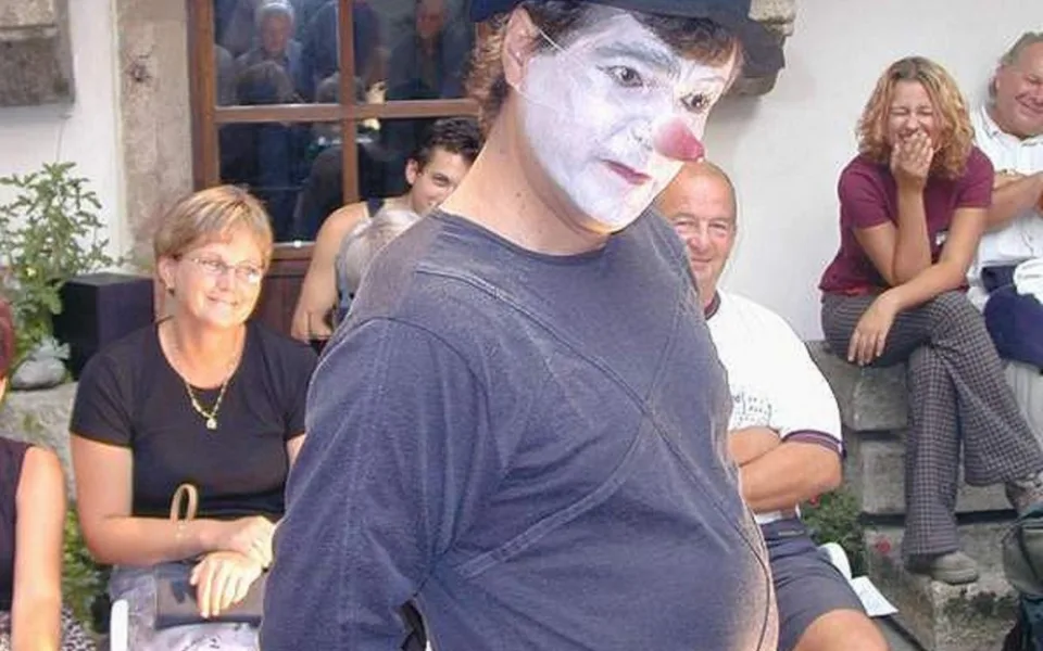 Antonín Kaška, který hraje třicet let divadlo jednoho herce Cyrano z Bergeracu aneb Sám proti 28, se 18. srpna pokusí v Jindřichově Hradci o zápis do České knihy rekordů.
