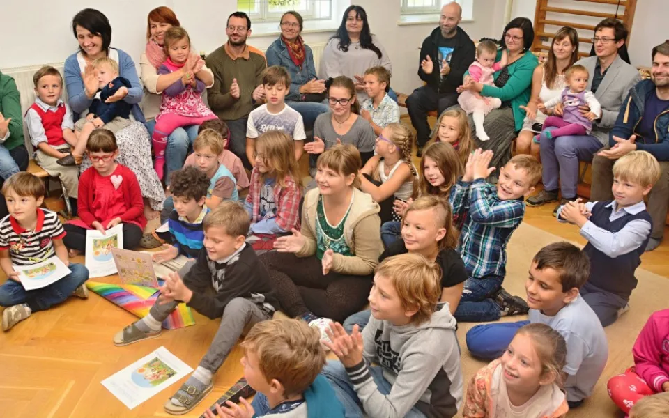 Hejtmanka Jihočeského kraje Ivana Stráská zahájila nový školní rok ve dvoutřídce v Základní škole Petříkov na Českobudějovicku.
