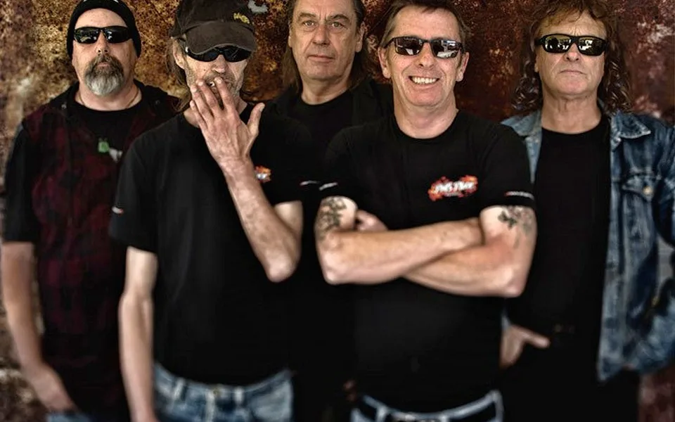 Phil Rudd Band (slavný budeník Phil Rudd je čtvrtý zleva).