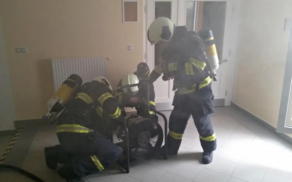 Cvičení jihočeských hasičů v Alzheimer centru a v Senior domě v Českých Budějovicích.