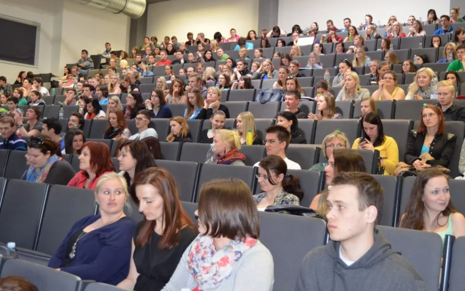 Přestože ze středních škol vychází kvůli početně slabším ročníkům méně maturantů,  Vysoké školy technické a ekonomické v Českých Budějovicích by se to v novém akademickém roce 2017/18 zásadně dotknout nemělo.