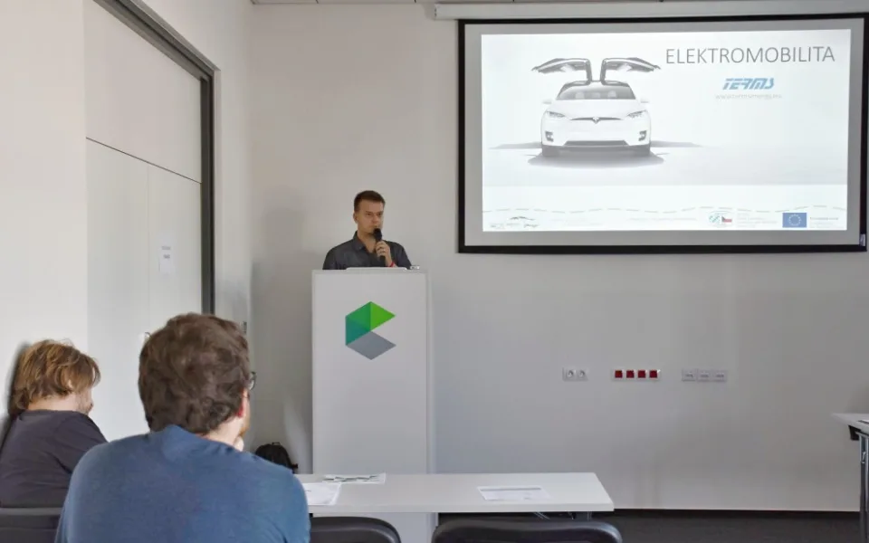 Rozvoj elektromobility mezi Jihočeským krajem a východem Bavorska. To bylo hlavním tématem workshopu, který uskutečnil v Písku.