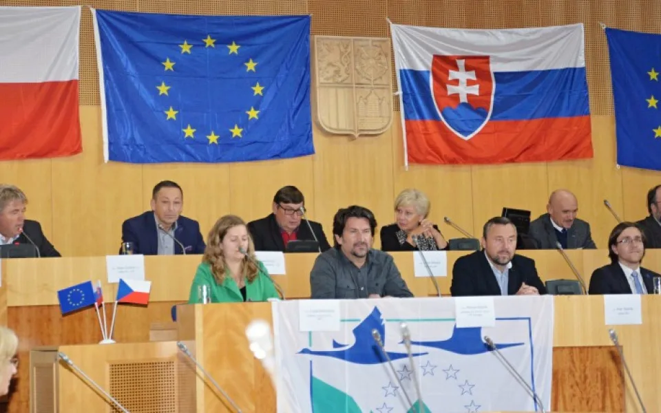 V sále zastupitelstva Jihočeského kraje byl v úterý 24. října zahájen mezinárodní projekt LIFE, díky němuž kraj získá z Evropské unie na ochranu přírody více než pět milionů eur.