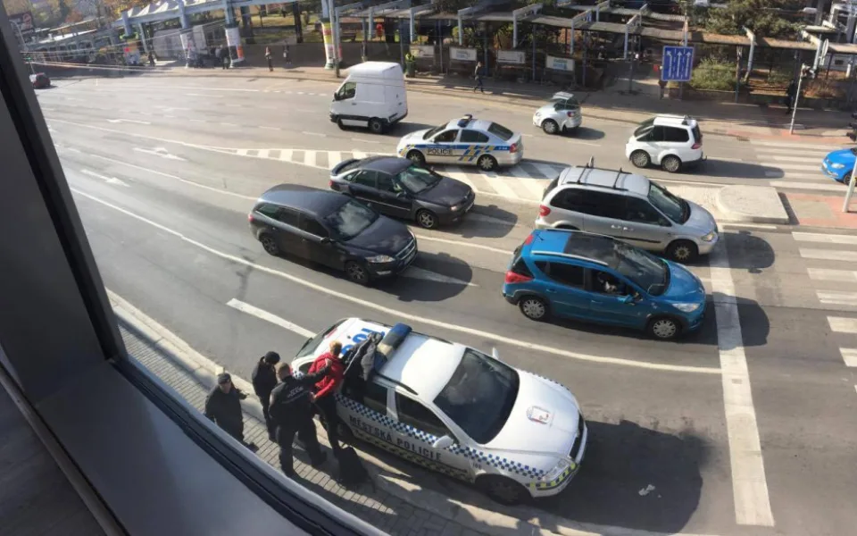 Městská policie zadržela celostátně hledaného muže