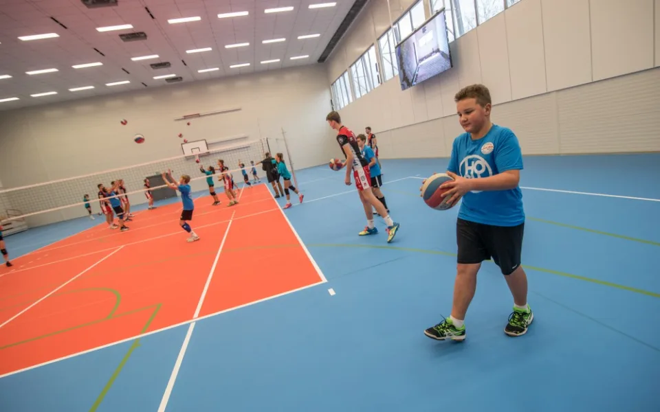 Základní škola Oskara Nedbala má od pondělí 13. listopadu nejmodernější tělocvičnu v Českých Budějovicích.