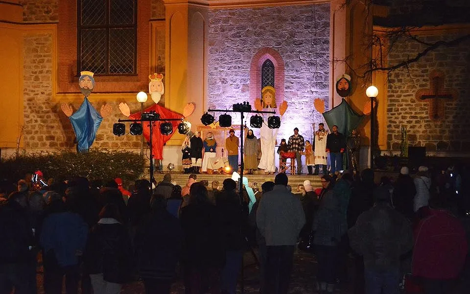 Advent v Hluboké nad Vlatavou bude letos andělský. Chybět nebude ale ani tradiční živý betlém.
