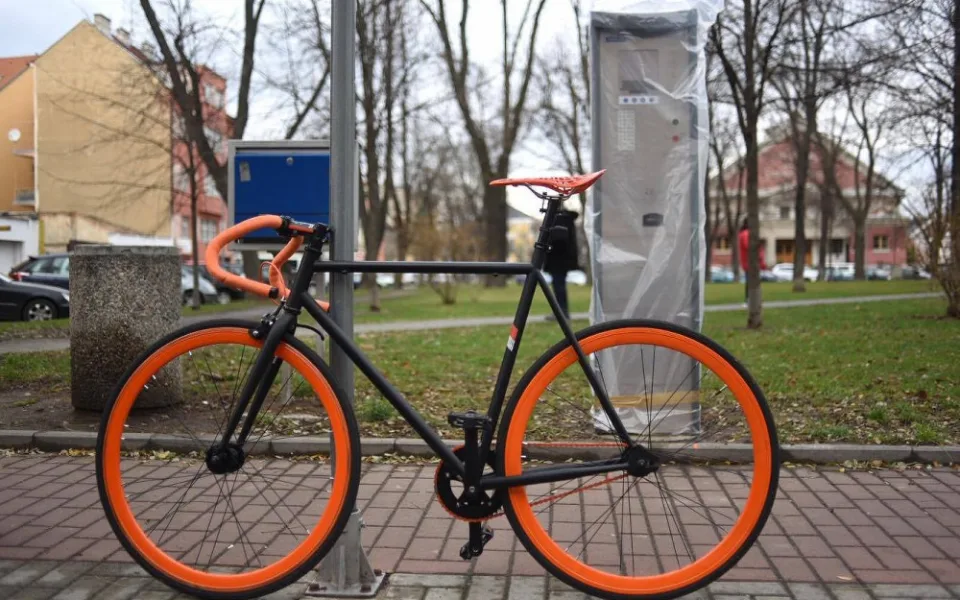 Nové parkovací automaty už dorazily i na Palackého náměstí v Českých Budějovicích.