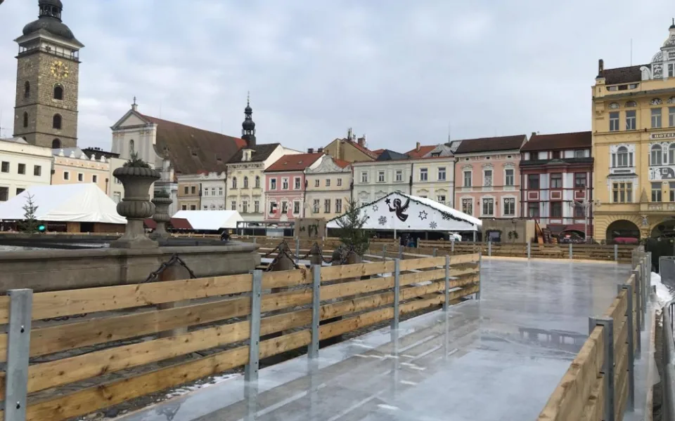 Českobudějovický advent přináší nabitý program. Novinkou je unikátní kluziště.