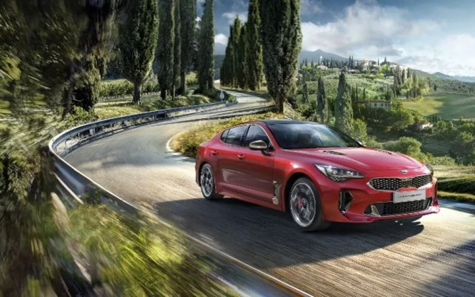 Navštivte nový salon KIA Auto Future, prohlédněte si ikonický model KIA Stinger.