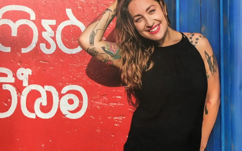 Kamila Rundusová alias Kamu pokřtí v českobudějovické Palubě svou Nejbarevnější kuchařku.