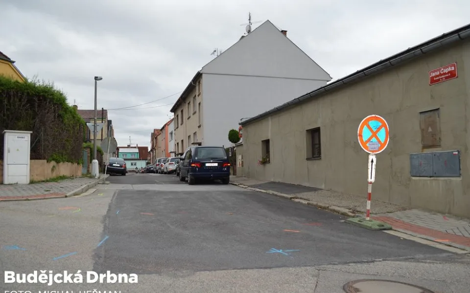 Ulice Jana Čapka  před rekonstrukcí.