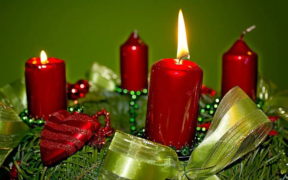 Adventní věnec patří k nejoblíbenějším vánočním dekoracím-