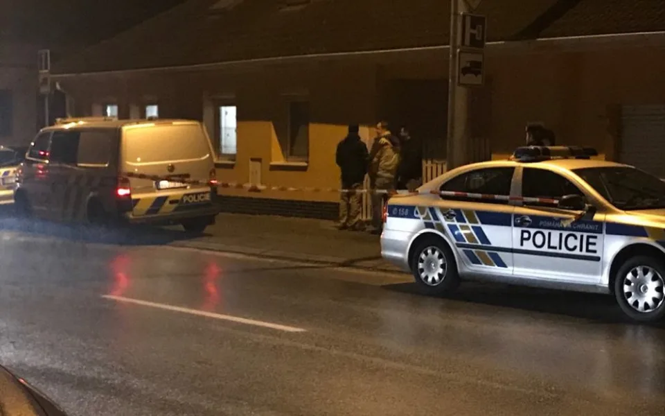 Policejní zásah v rodinném domě v Rožnově.