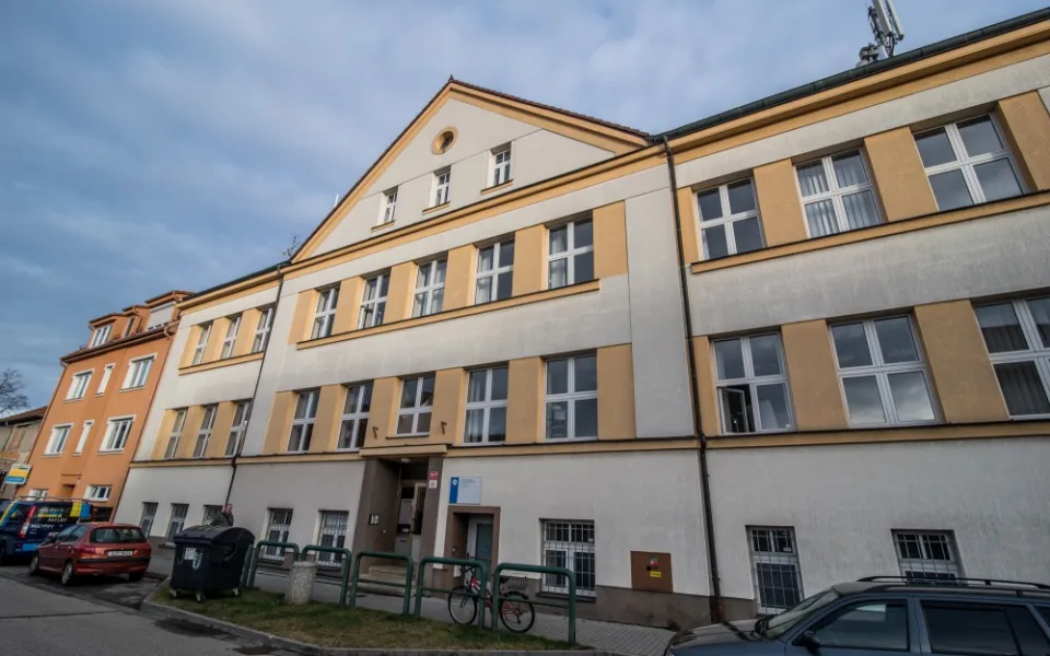 Do dvou let by mělo u stávající budovy ZSF JU v Českých Budějovicích vyrůst Simulační centrum pro zdravotnické obory. Studenti se tu budou učit v místnostech co nejvíce podobných reálnému prostředí.
