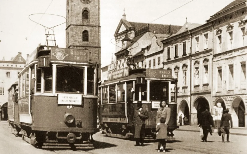 Tramvaj na náměstí Přemysla Otakara II.
