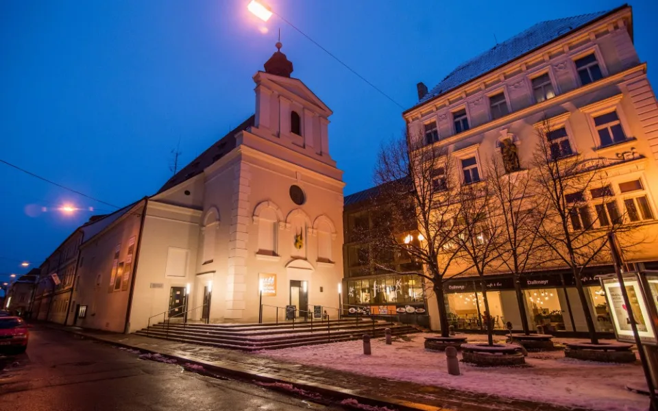 Nenechte si ujít koncert Jihočeské filharmonie s názvem Hudba z filmů..., který se uskuteční ve čtvrtek 25. ledna od 19 hodin v koncertní síni Otakara Jeremiáše v kostela svaté Anny v Českých Budějovicích.