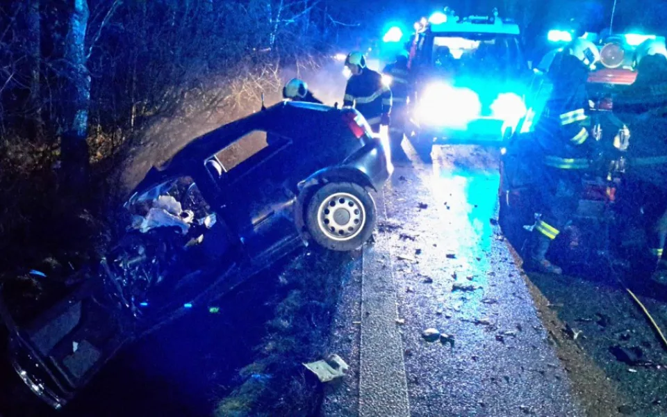 Tragická dopravní nehoda u obce Sedlec na Českobudějovicku si vyžádala jeden lidský život.