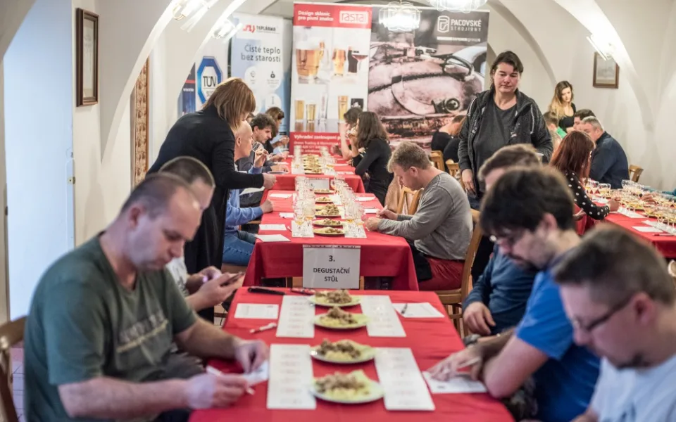 Při Mezinárodním pivním festivalu v Českých Budějovicích soutěžilo více než 250 pivovarů, 603 degustátorů posoudilo kvalitu 1200 vzorků.