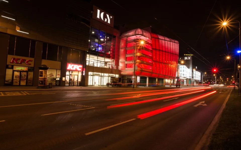 IGY centrum je dokončené.