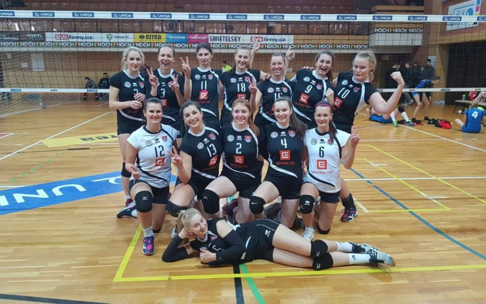 Hráčky VK ČEZ České Budějovice po vítězství nad Hronovem (autor: facebook klubu)