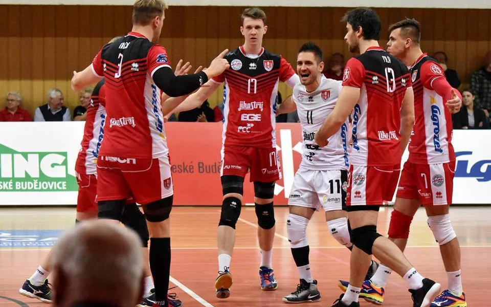 Marek Šotola hraje za Jihostroj s číslem 17.