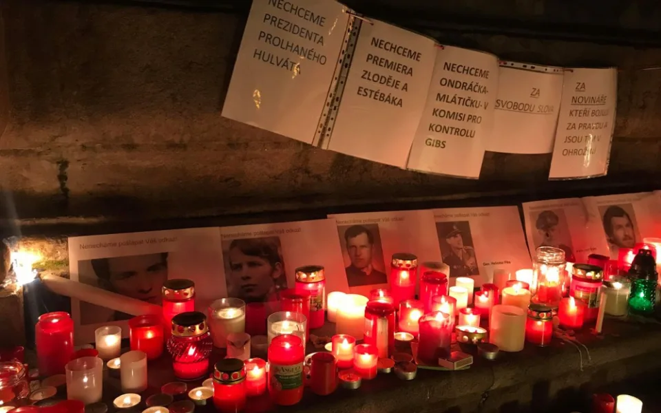 Lidé po celé republice protestují proti zvolení Ondráčka do čela GIBSu. Klíče zvonily i v Budějcích