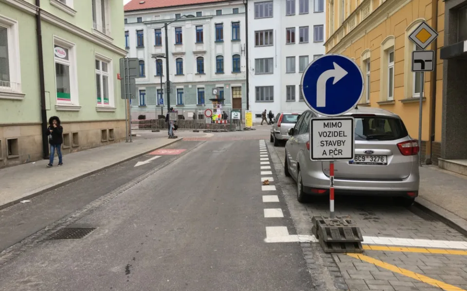 Lannova třída v Českých Budějovicích je od pondělí 19. března částečně uzavřena pro automobily.