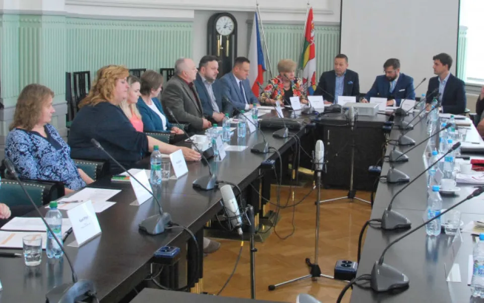 Lidé zainteresovaní v projektu Bezplatné insolvenční poradny na jihu Čech se dnes sešli na krajském úřadě, kde hodnotili rok 2017