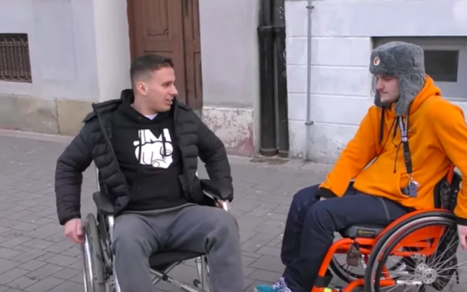 I v Budějcích je na vozíčkáře několik nástrah.