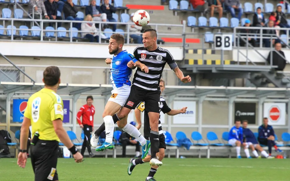 Fotbalisté Dynama porazili v utkání 22. kola národní ligy Frýdek-Místek 2:1.