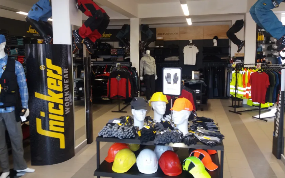 Oděvy švédské značky Snickers Workwear zaručují, že nejeneže se budete cítit pohodlně, navíc vám to bude i slušet.