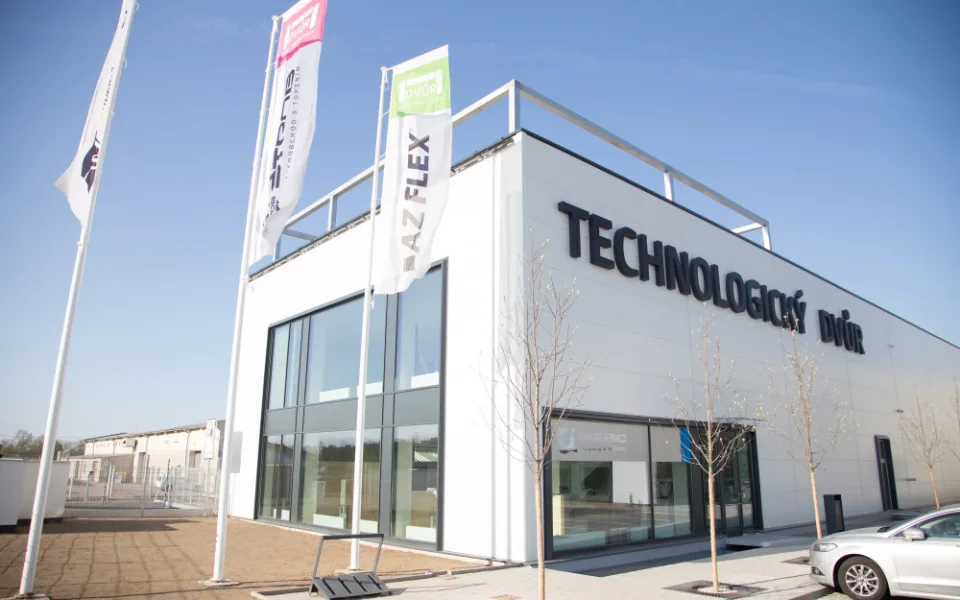 Technologický dvůr je specialista na sanitu, topení a izolaci.