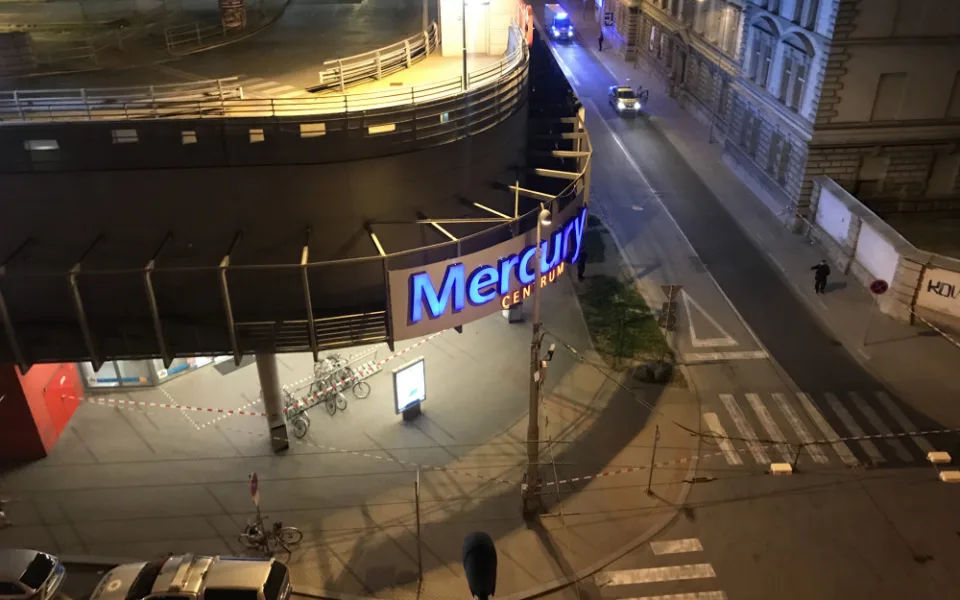 U budějckého Mercury zasahují policisté.