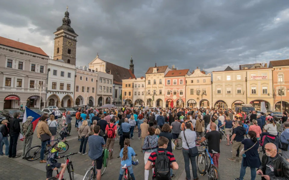 V Budějcích se opět demonstrovalo. Nyní proti plíživé totalitě ANO a Andreji Babišovi.