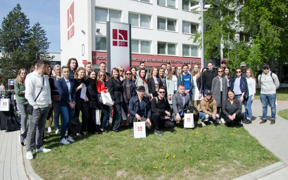 Zahraniční studentské týmy na VŠTE řešily, jak úspěšně podnikat