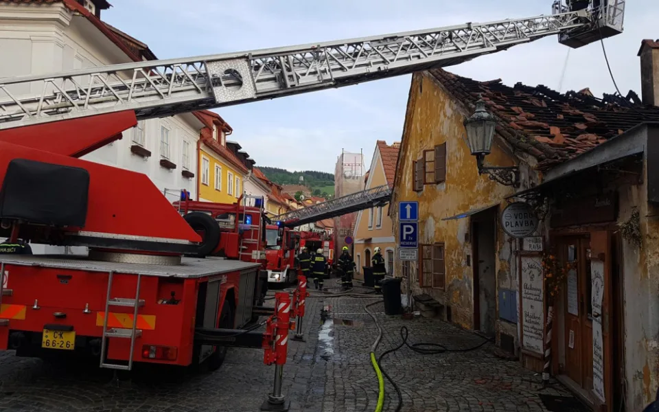 V Rooseveltově ulici v Českém Krumlově hořelo.