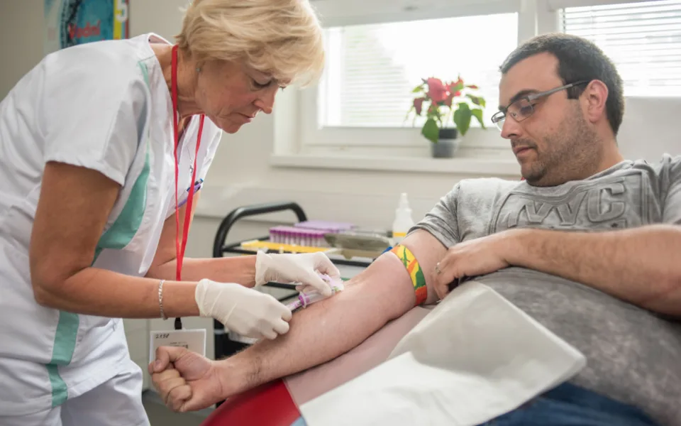 V Českém národním registru dárců dřeně je již 80 tisíc dárců. Jubilejní dárce se zapsal v Budějcích.