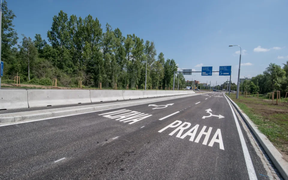 Propojka Máje a Vltavy je otevřena. Ve zkušebním provozu se po silnici bude jezdit i v noci