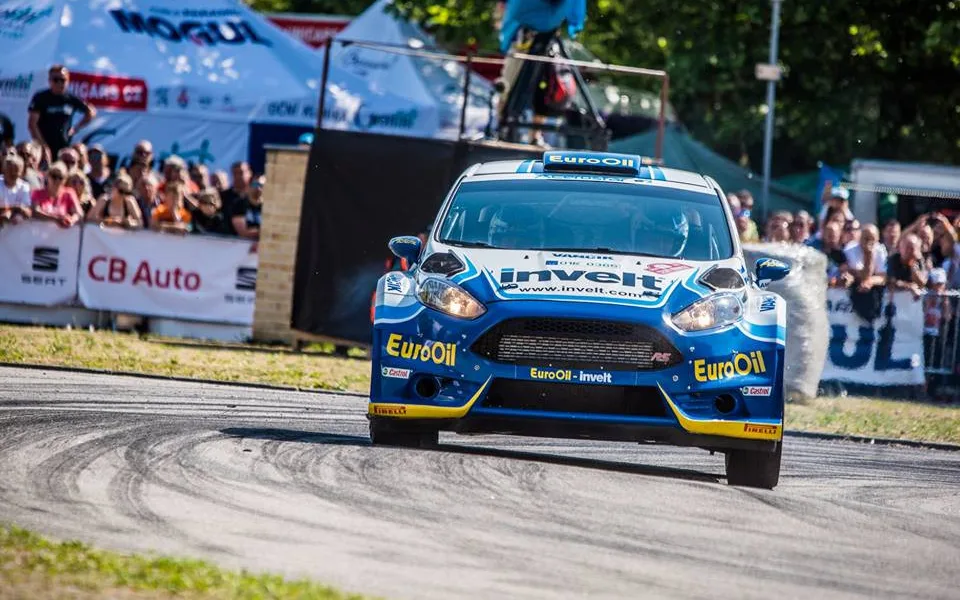 Václav Pech je po první etapě krumlovské rallye druhý.