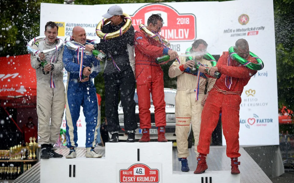 Tři nejrychlejší posádky  historiků při krumlovské rallye.