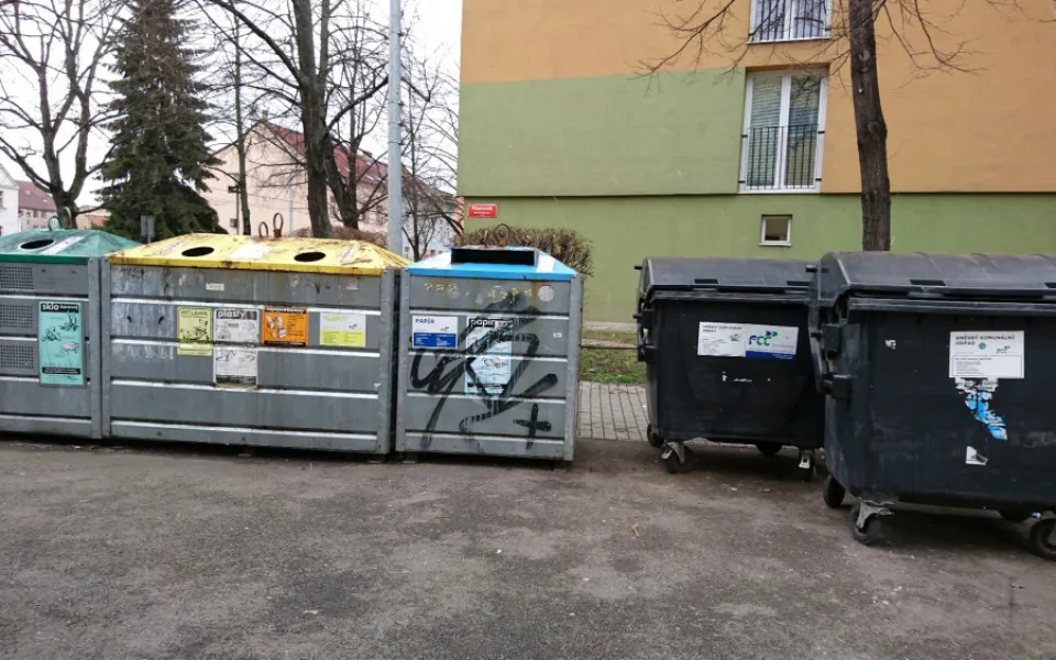 Elektronická mapa ukáže, kde jsou v Budějcích nádoby na tříděný odpad. I kolik jich tam je