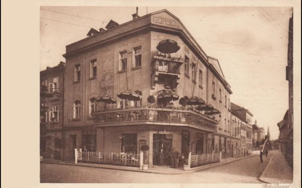 Dům s kavárnou a kabaretem Corso v kubistickém stylu na rohu Biskupské a Široké.