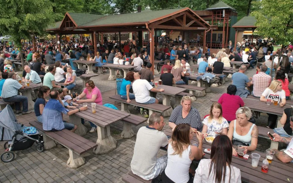 Dvoudenní open-air hudební a pivní slavnosti začínají v pátek 1. června přesně v poledne.