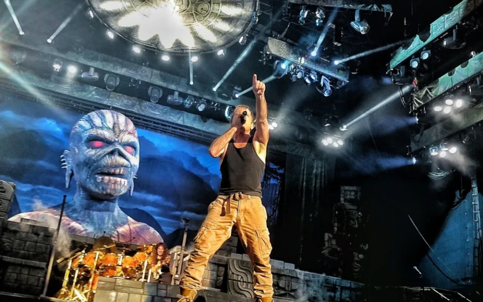 Iron Maiden, Warner music-1501997_1920