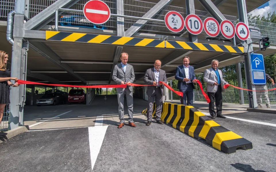 Budějcký závod společnosti Robert Bosch otevřel parkovací dům.