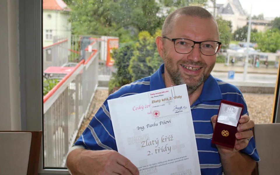 Pavel Píš z Českých Budějoviovic je hrdým majitelem kříže za 120 odběrů krve.
