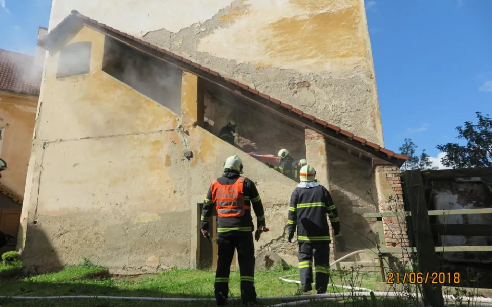 Hasiči absolvovali prověřovací i taktická cvičení na zámku i ve škole.